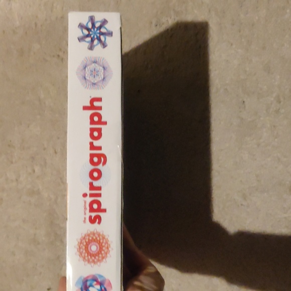 New! Spirograph. The classic way to create countless amazing designs - Picture 3 of 8